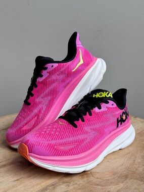 Hoka Clifton 9 Women’s 6.5 Pink Running Athletic Sneakers Shoes Comfort